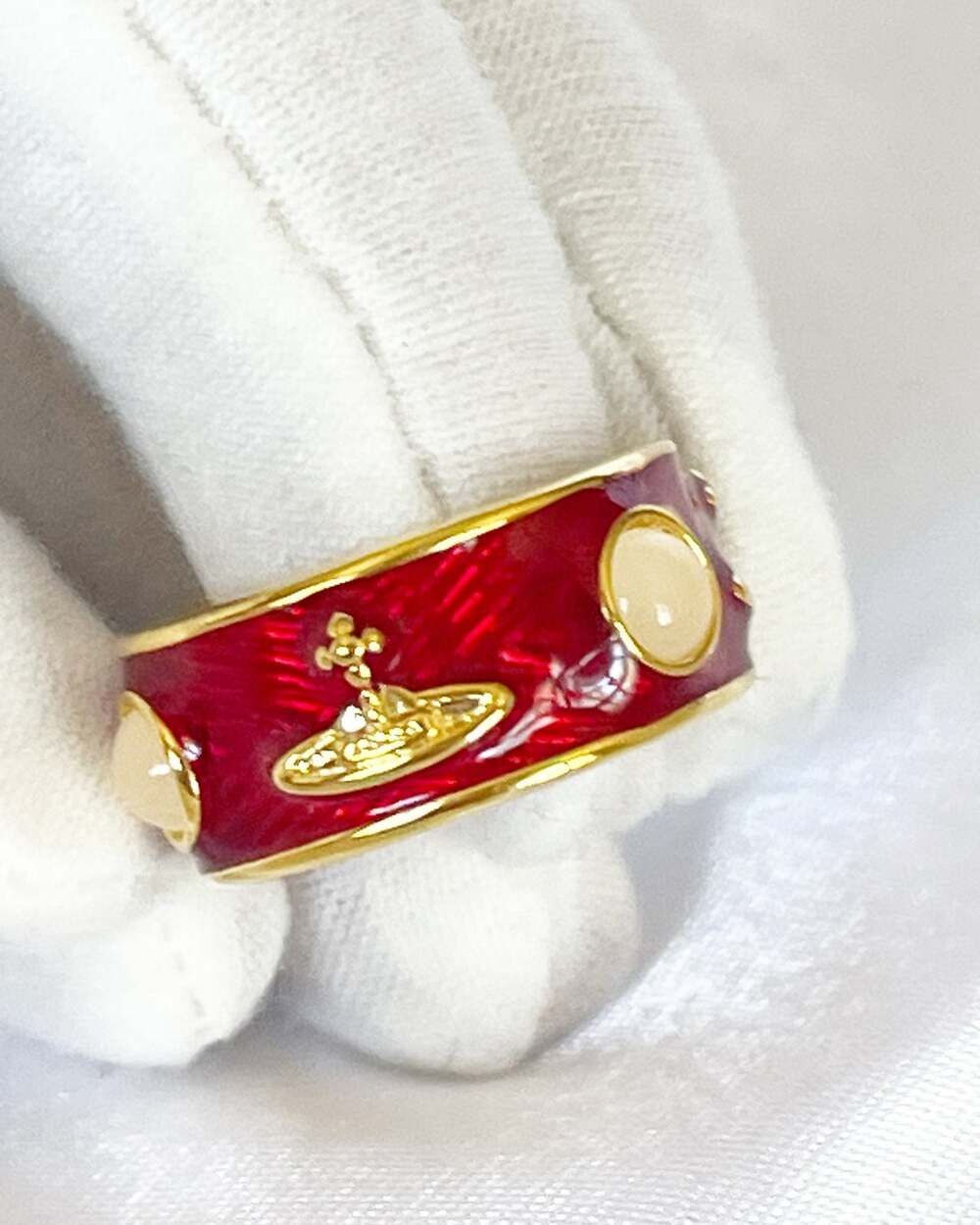 VIVIENNE WESTWOOD Ring Band Red Enamel Signature Orb Logo Gold Plated Pearl Bead